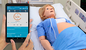 Interface do dispositivo OMNI com simulador Noelle em leito hospitalar