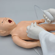Simulador infantil em processo de reanimação