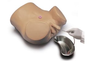 Profissional realizando cateterismo no modelo S230.7